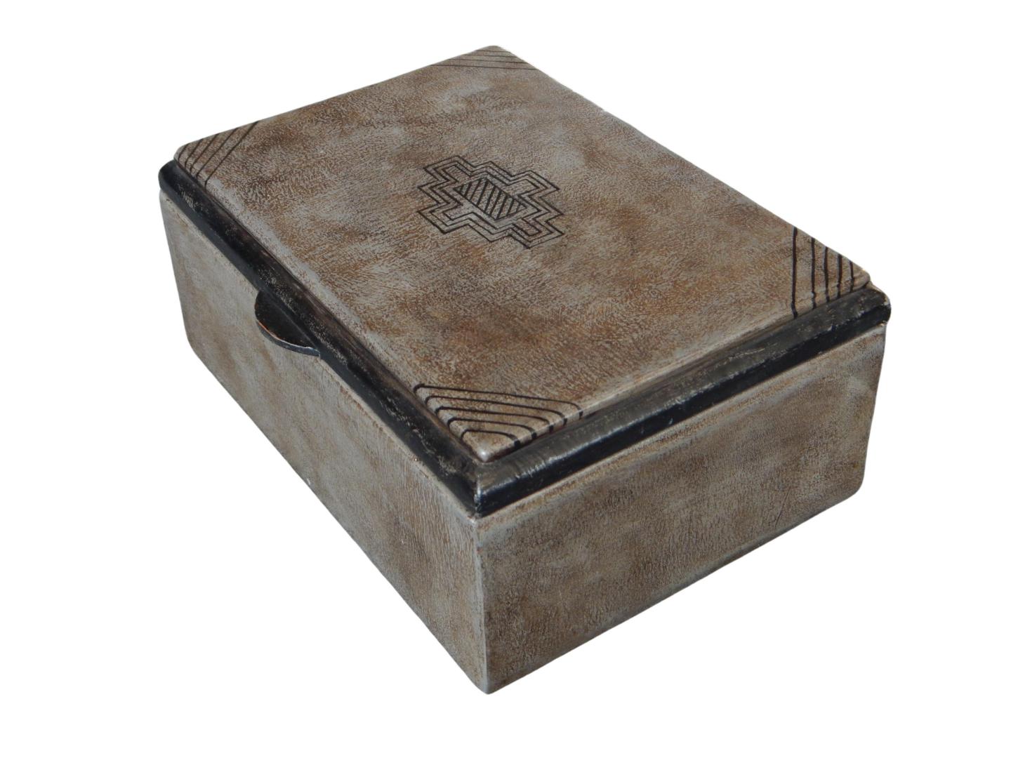 leather box with a tribal shipibo desing on top of the box